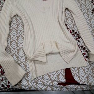 Ribbed V-Neck Knitted Top