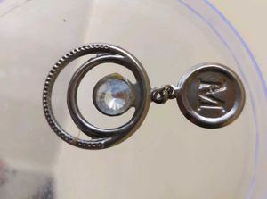 Elegant silver-tone brooch