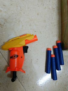 Nerf Gun With 4 Bullets