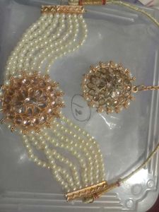 Beautiful Neckpiece With Mang Tikka And Earings