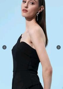 Chic Black One-Shoulder Top