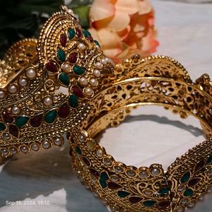 Golden Colour 2*4 Size Bangles