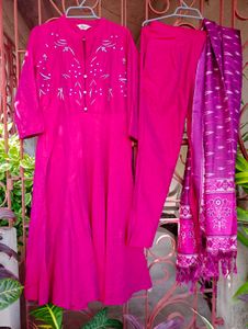 Embroidered Kurta Set With Printed Dupatta