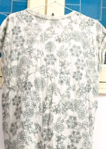Floral Print Tee🩶🤍