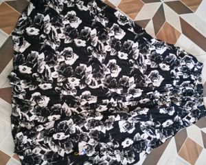 BLACK AND WHITE LONG SKIRT