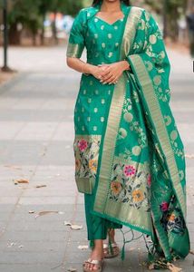 Elegant Kurta Set & Dupatta