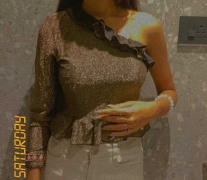 One shoulder Top