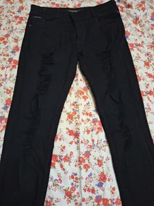 Women&#39;s Black Rigged/Distressed Jeans