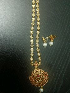 Gold Tone Necklace & Earrings Set