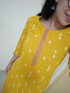 Avaasa Yellow Printed Straight Kurta