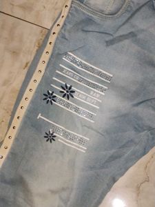 TRENDY BLUE JEANS
