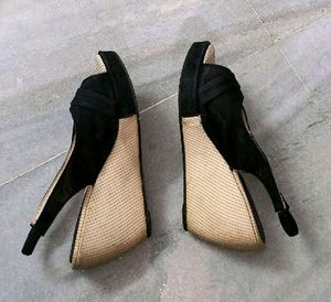 Wedges 👠 | | ❗ giving away ⚠️