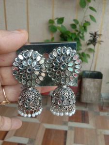 Newly And Stylish Earing