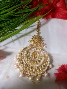KUNDAN EARRING WITH MANGTIKA SET