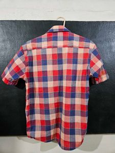 MEN&#39;S CHECKED HALF-SLEEVE SHIRT