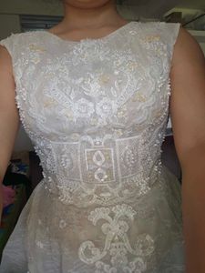 Cream wedding gown with pocket