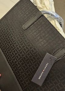 TH BRAND NEW HAND BAG