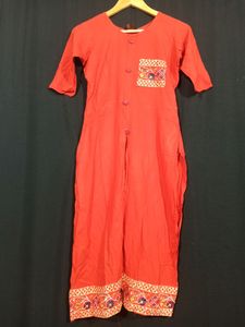 Red Embroidered Women&#39;s Kurta Set