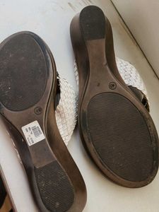 Venus Steps Women Brown Heel Sandal