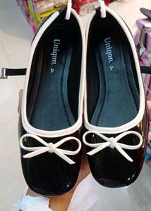 Unigon Black Patent Flats