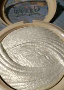 Cosmetic Baked Highlighter