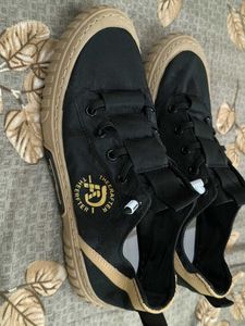 Theerafter Sneakers Size 7