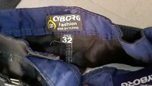 Stylish Black Cargo Pants, 32 Size