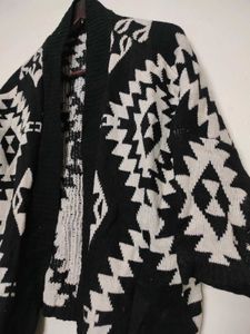 SALE 🛍️ SHRUG - BLACK &amp; WHITE 🧥