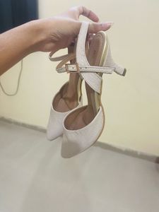 Rocia Pointed-Toe Kitten Heels
