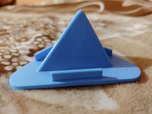 Pyramid Stand Mobile Holder Blue
