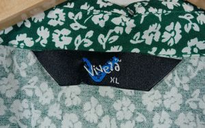 Green Casual Top (Women&#39;s)