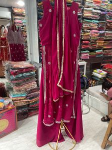 Beautiful Nyra Cut Ethnic Set
