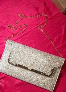 Elegant Beaded Clutch with Chain