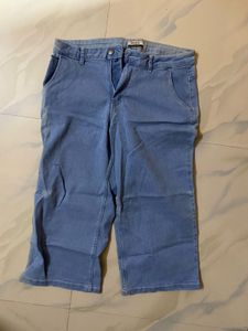 N8 - Light Wash Capri Jeans