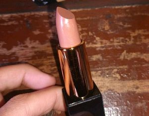 Manish Malhotra Hi Shine Lipstick
