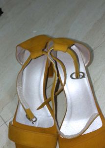 Women&#39;s Yellow Sandals UK Size -4