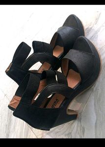 Black Platform Heels With 3pairs Of Socks