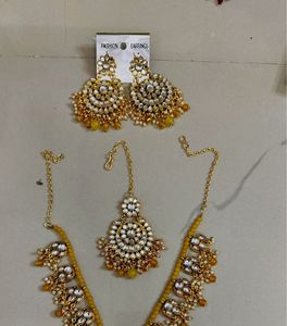 Kundan Jewelry Set