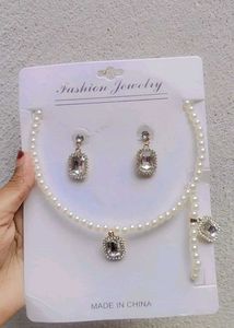 Elegant Pearl Jewelry Set