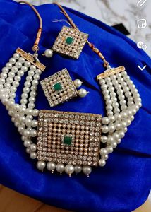 Choker With Pearl Necklace
