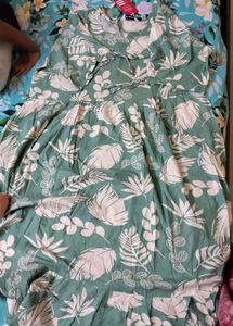 Leaf Print Green Dress and  New white 2XL Legging