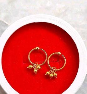 Beautiful New Small Earrings Gold