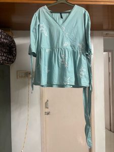Here&amp;Now Cute Embroidered Top