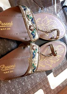 Beautiful Embellished Toe Ring Sandals
