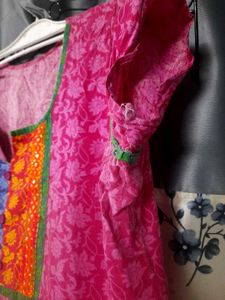 🔥Sale 🔥 Pink Paisley Print A Line Kurti