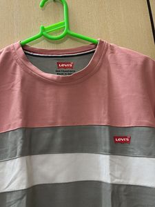 Oversized XL Grey Pink Levi’s T shirt