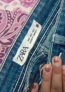 on saleee!!! zara contrast stich jeans