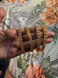4 bangles set golden color nd ✨️ multi clr me