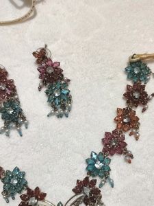 Multicoloured Neckpiece With Earrings