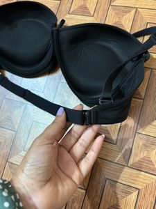 Black strapless and backless bra